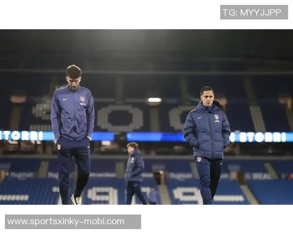 西蒙尼训练中尝试新首发阵容巴埃纳与小蜘蛛联手进攻 西蒙尼训练中尝试新首发阵容巴埃纳与小蜘蛛联手进攻